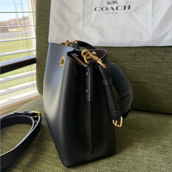 Coach Willow Bucket Bag in Black Leather with Gold Hardware - Picture 4 of 8